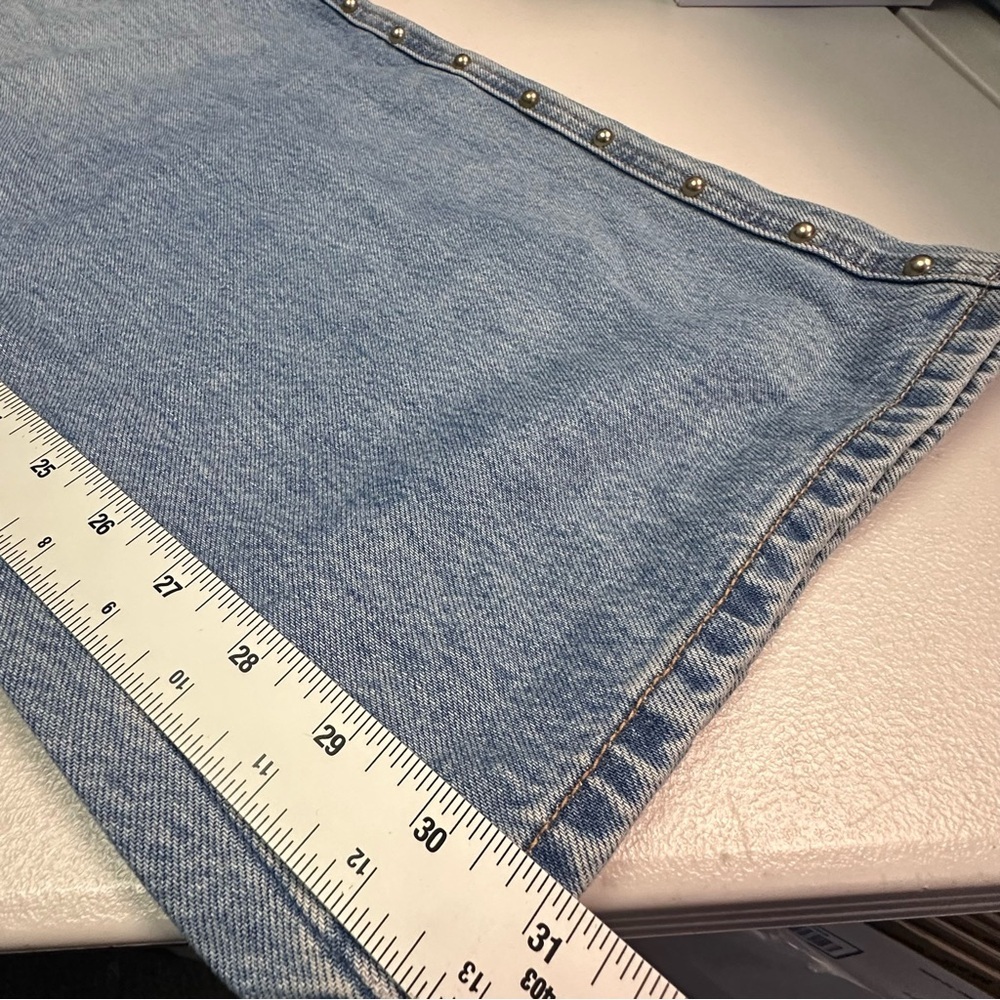 Universal Thread Sky Blue Relaxed‎ Jeans - Picture 8 of 8